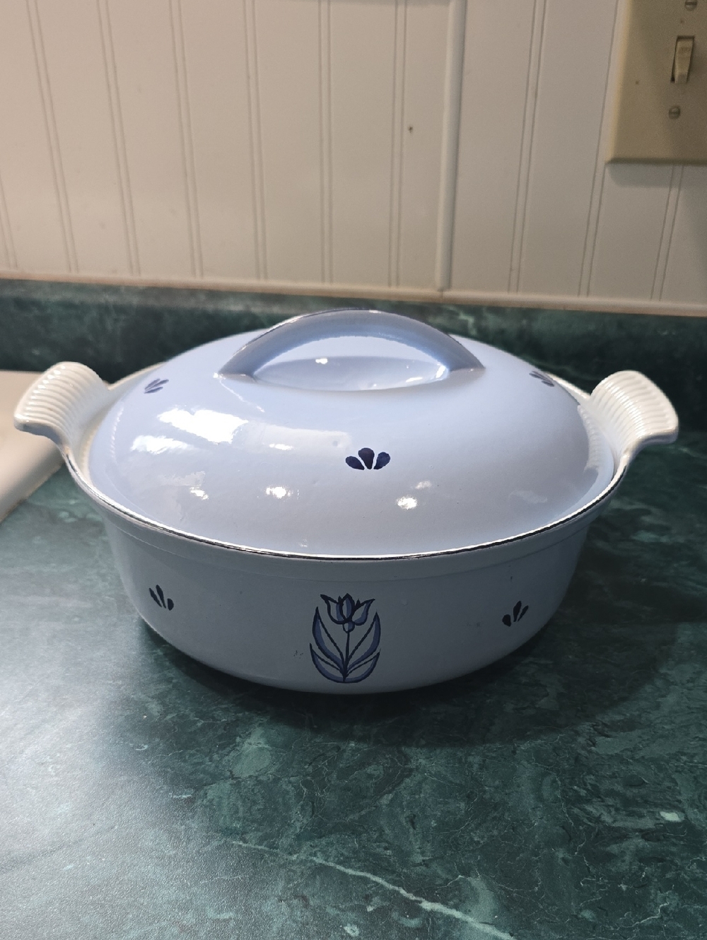 Vintage Dru Holland Dutch Oven No. 26 Enamel Covered Cast Iron With Lid. Used.